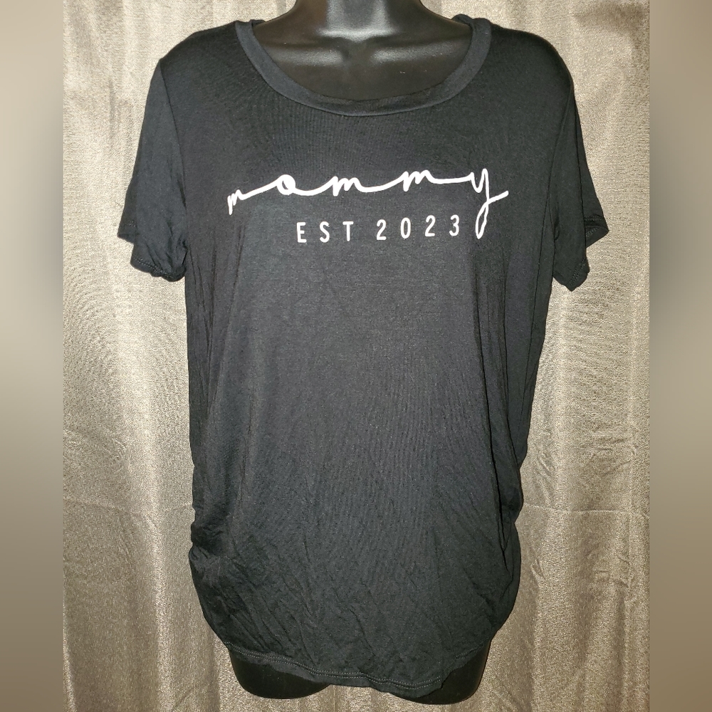NWT Mommy est. 2023 top